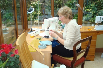 Making piped cylindrical cushions