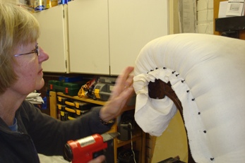 Tacking in the fullness on the arm of a chaise longue